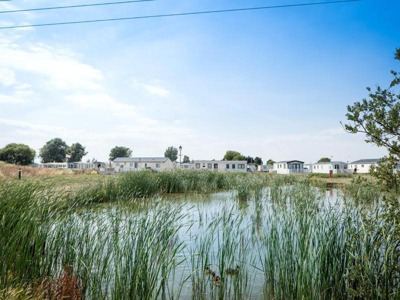 Luxury 2 Bedroom 2 Bathroom Caravan-Small Sofa 1 Pers Saint Osyth Esterno foto